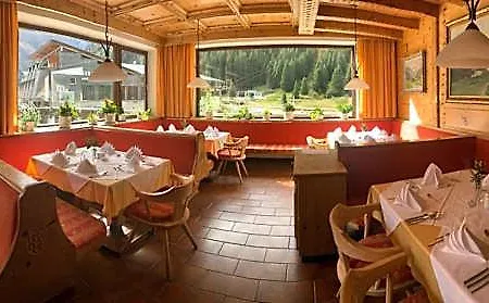 Hotel Zirbenhof Sankt Leonhard im Pitztal