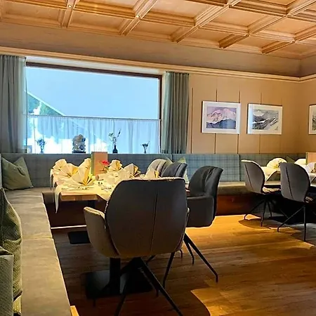 Zirbenhof Hotel 4*