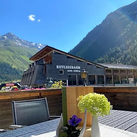 Hotel Zirbenhof Sankt Leonhard im Pitztal